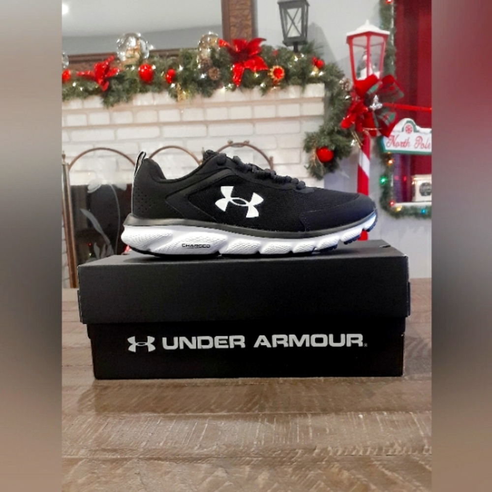 Under Armor Tennis Shoes